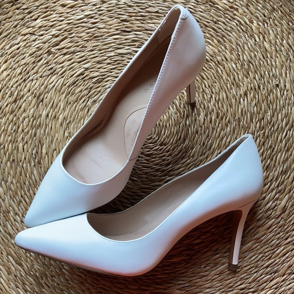 New banana republic white Madison pump heels - Picture 6 of 9